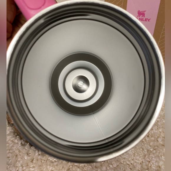 Stanley Pink Hello Kitty Quencher Tumbler - Picture 4 of 10